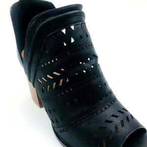 Women's Side Cut Perforated Designed Ankle Booties